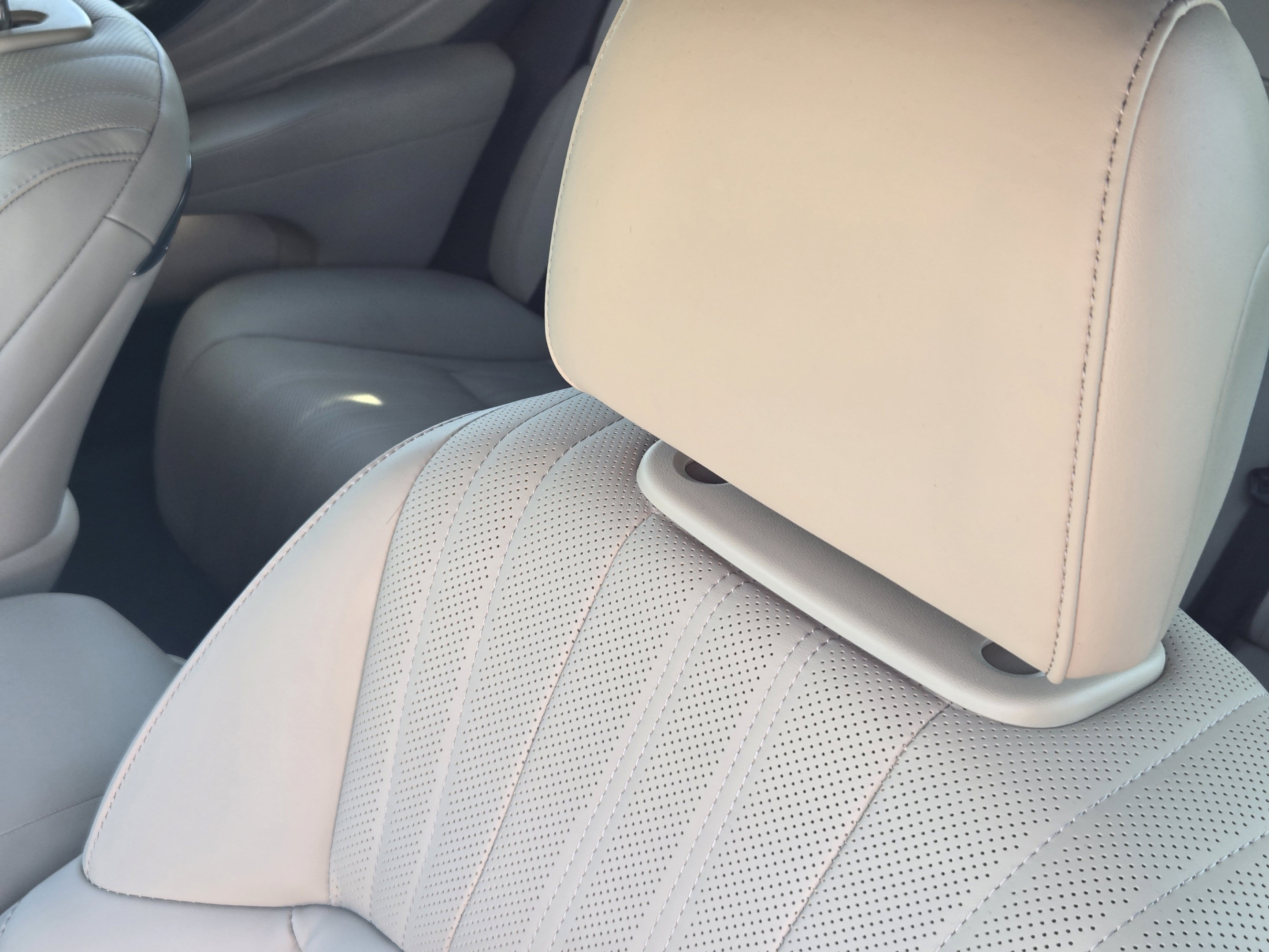 Used 2022 Lexus LS 500 w/ Interior Upgrade Package RWD image 25