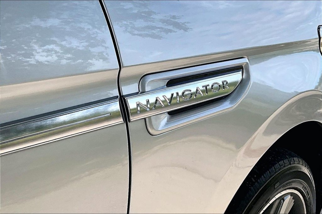 Used 2018 Lincoln Navigator L Reserve w/ Technology Package AWD/4WD image 11