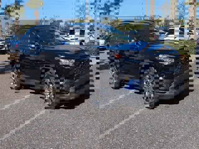 Used 2021 Toyota RAV4 XLE Premium image 2