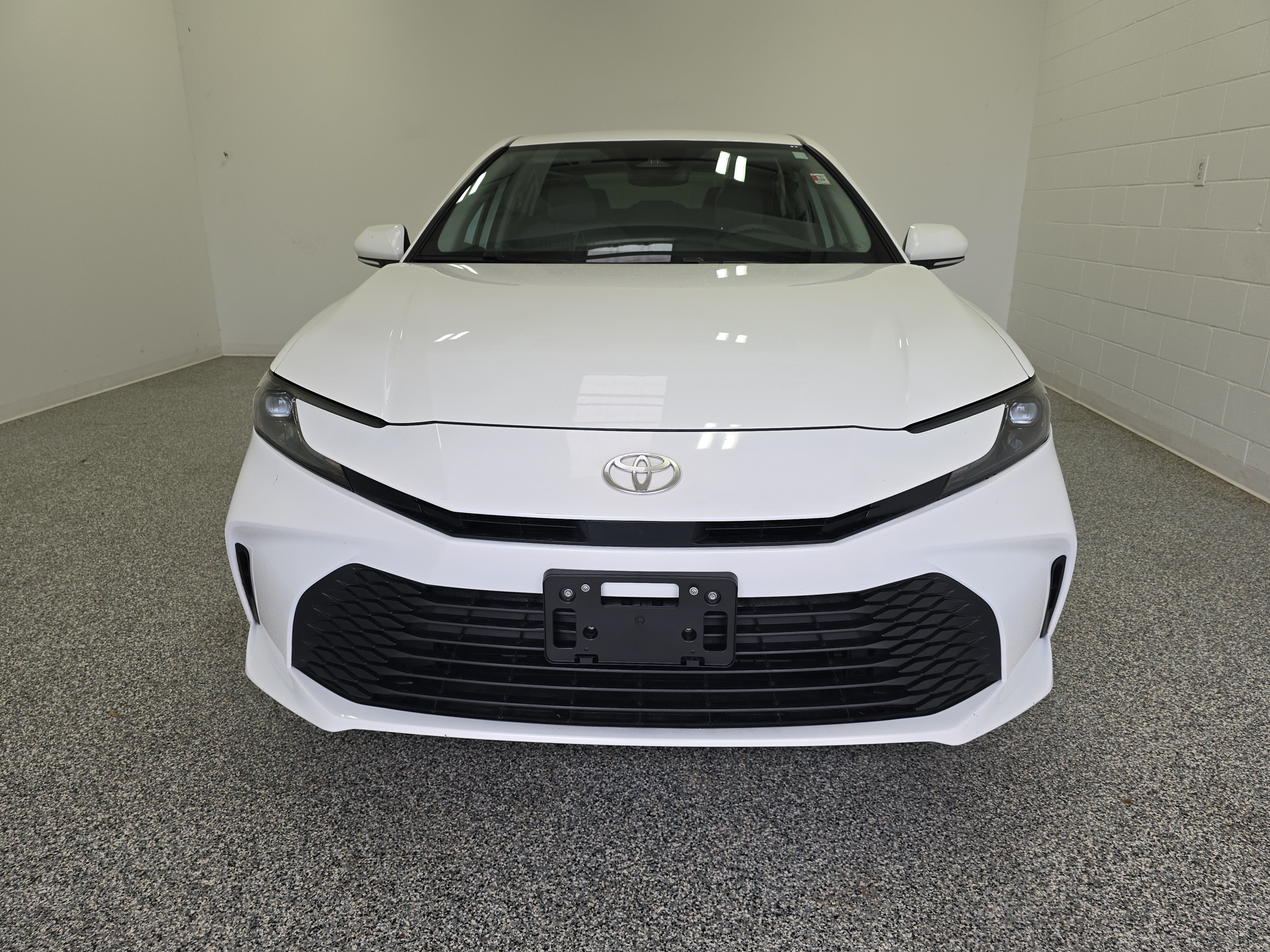 Used 2025 Toyota Camry LE FWD image 4