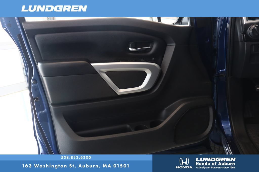 Used 2019 Nissan Titan SV AWD/4WD image 9