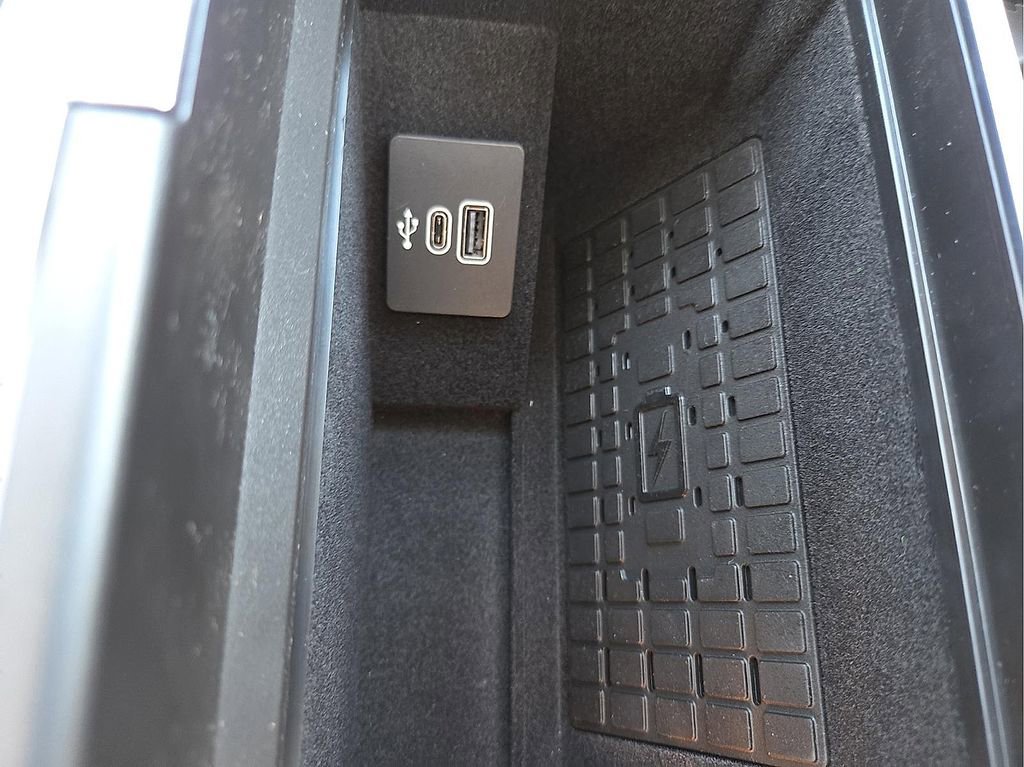 New 2025 Lincoln Navigator L Reserve AWD/4WD image 16