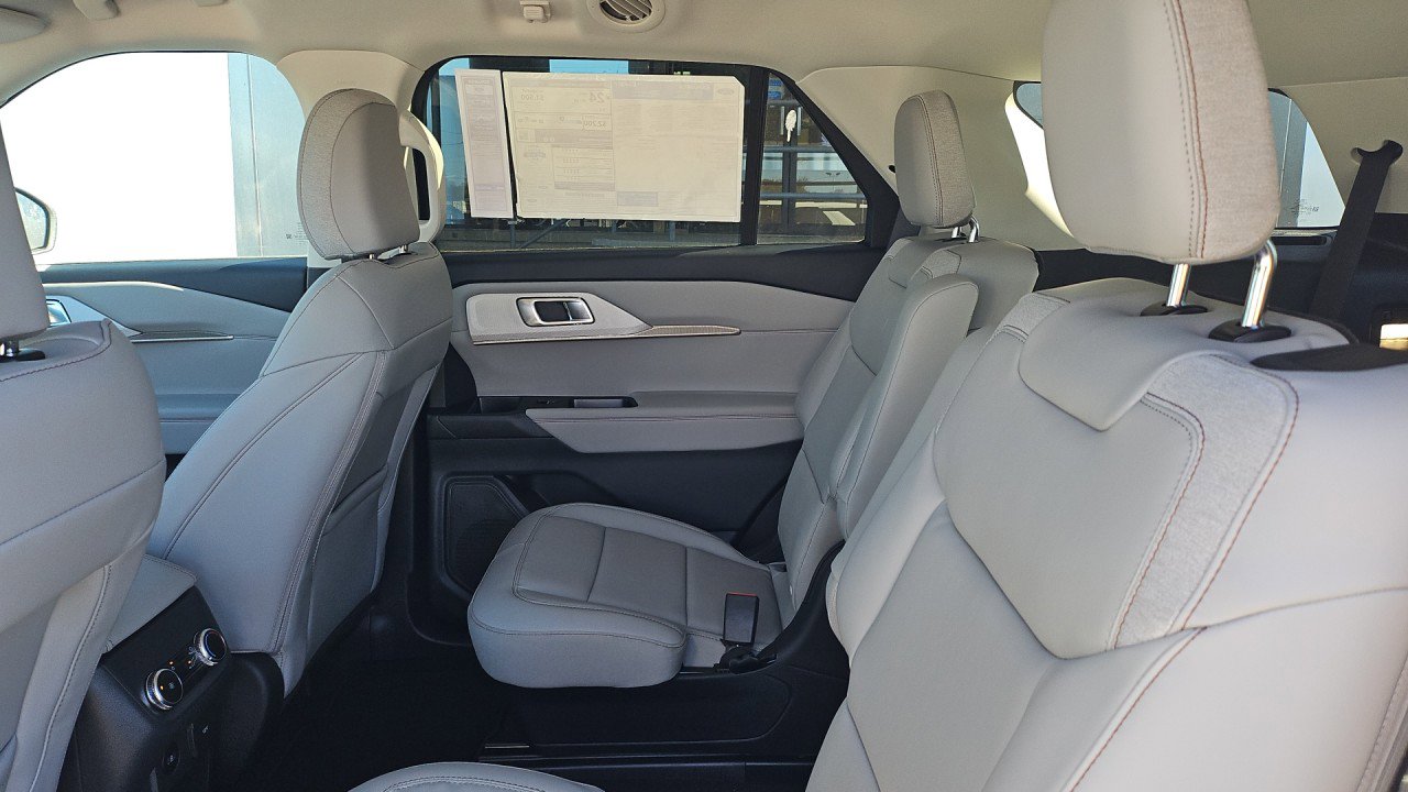 New 2025 Ford Explorer Active w/ Active Comfort Package image 9