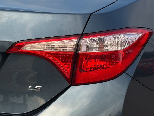 Used 2017 Toyota Corolla LE FWD image 28