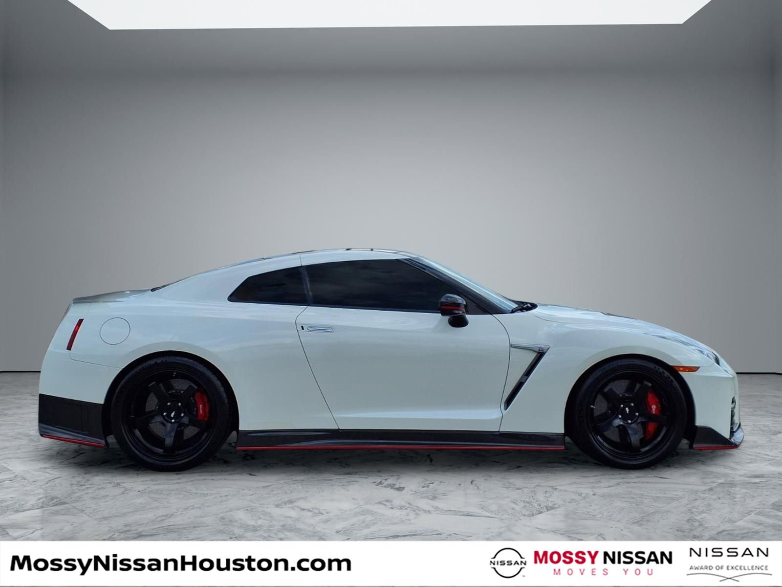 Used 2019 Nissan GT-R NISMO image 8