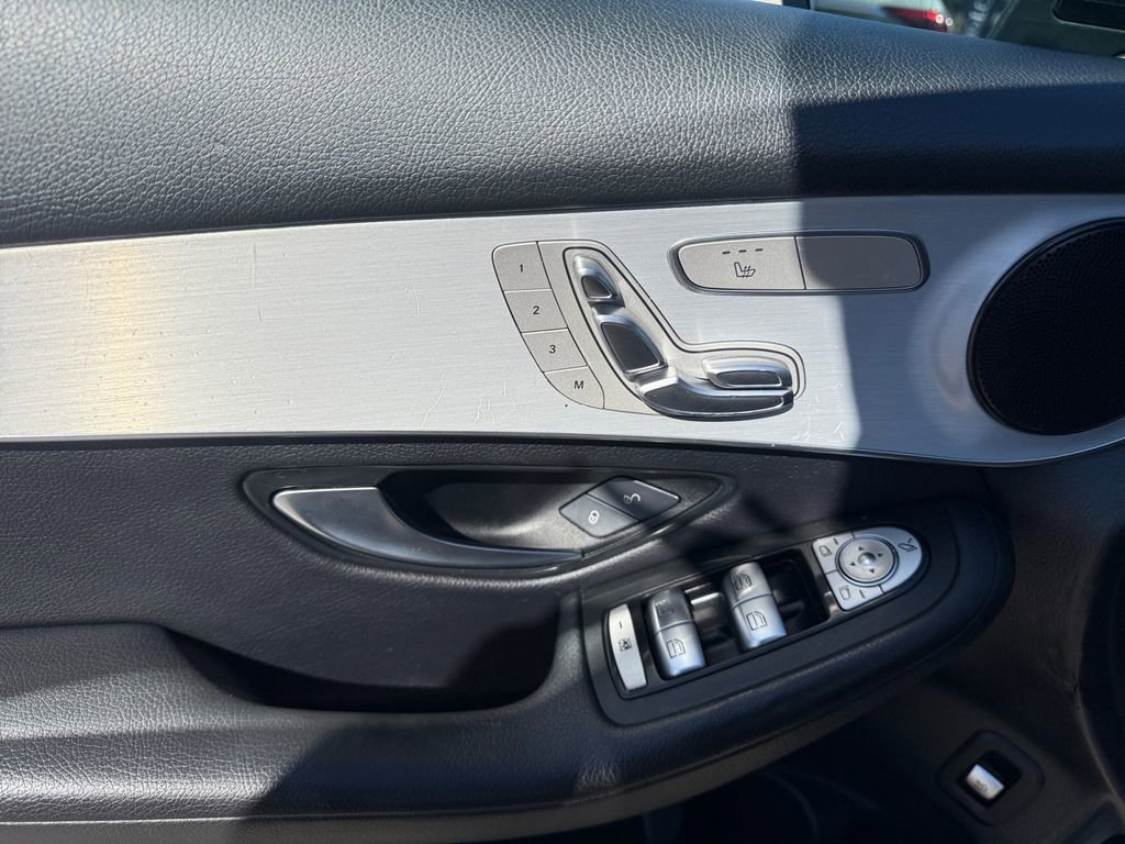 Used 2021 Mercedes-Benz GLC 300 4MATIC image 16