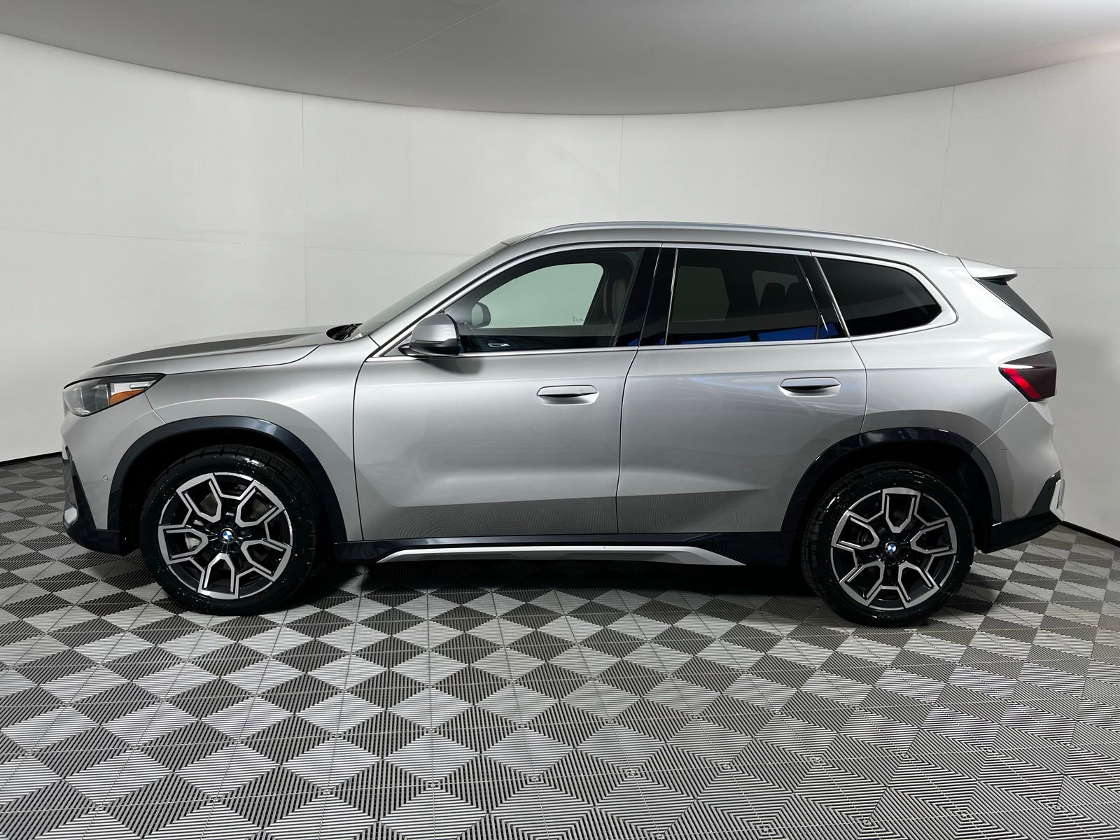 Used 2023 BMW X1 xDrive28i w/ Convenience Package image 8