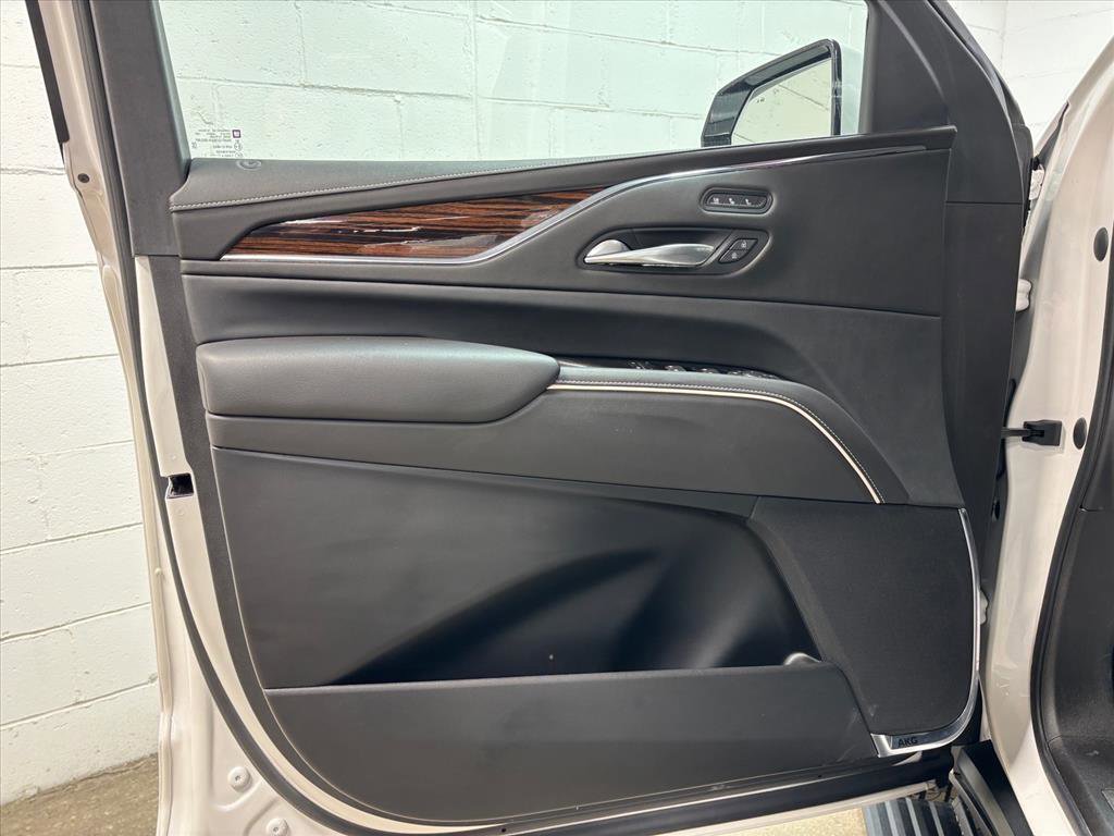 Used 2021 Cadillac Escalade Premium Luxury w/ Driver Assist Tech Package image 26