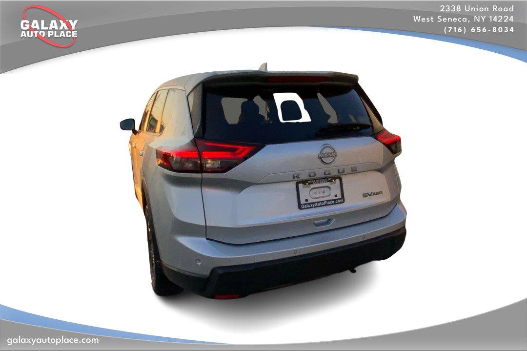 Used 2024 Nissan Rogue SV AWD/4WD image 7
