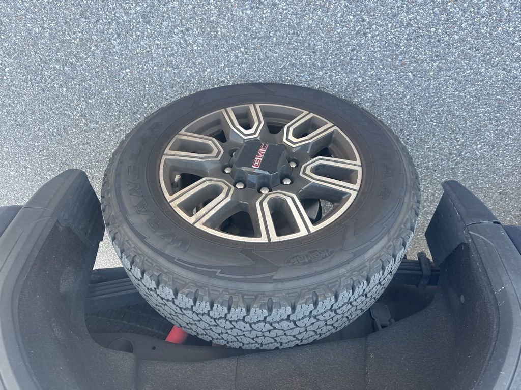 Used 2023 GMC Sierra 2500 AT4 image 10