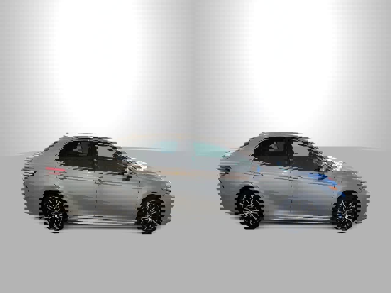 Used 2020 Toyota Camry SE w/ Sunroof Package image 9