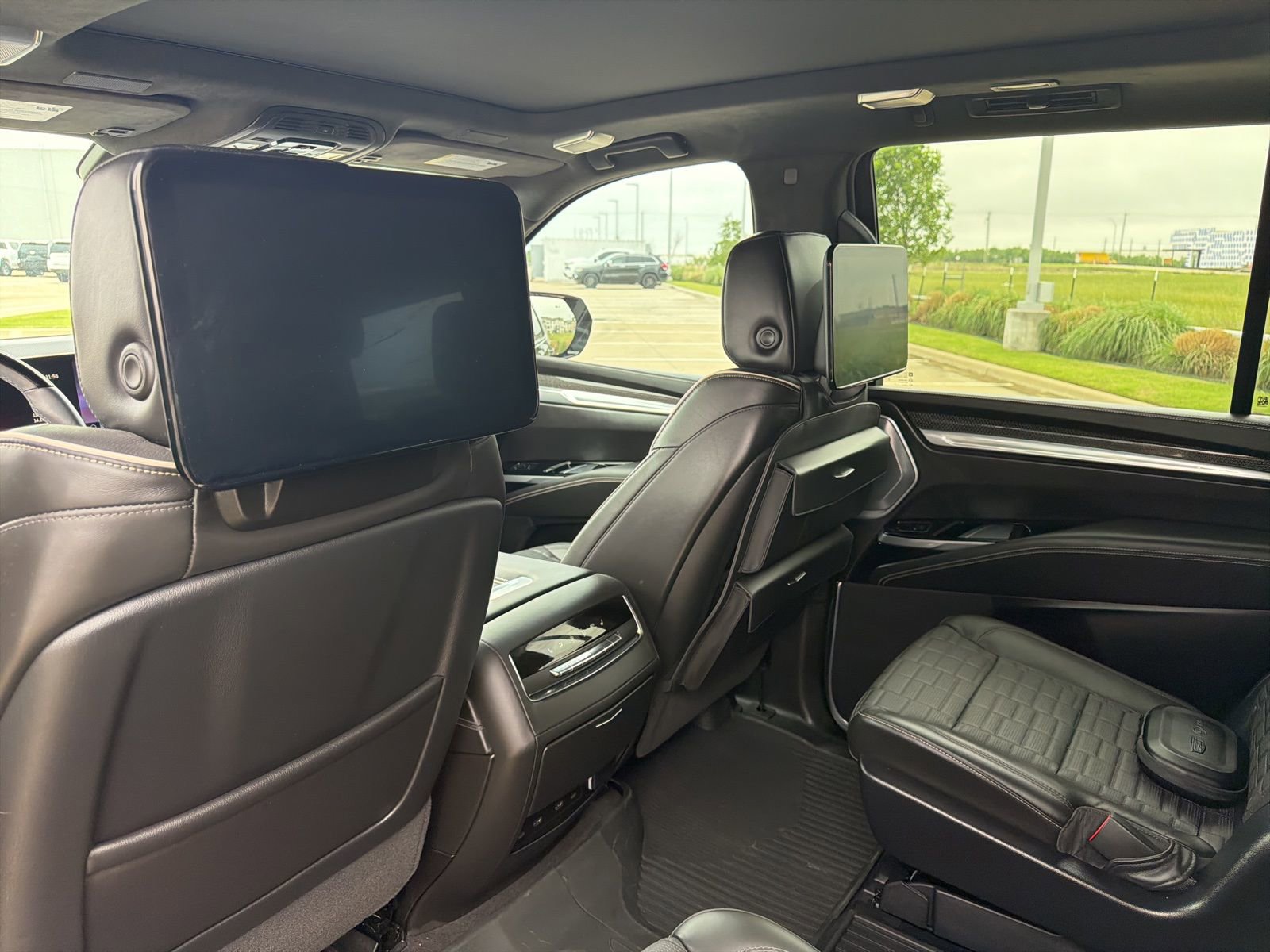 Certified 2025 Cadillac Escalade V w/ LPO, ONYX Package AWD/4WD image 14