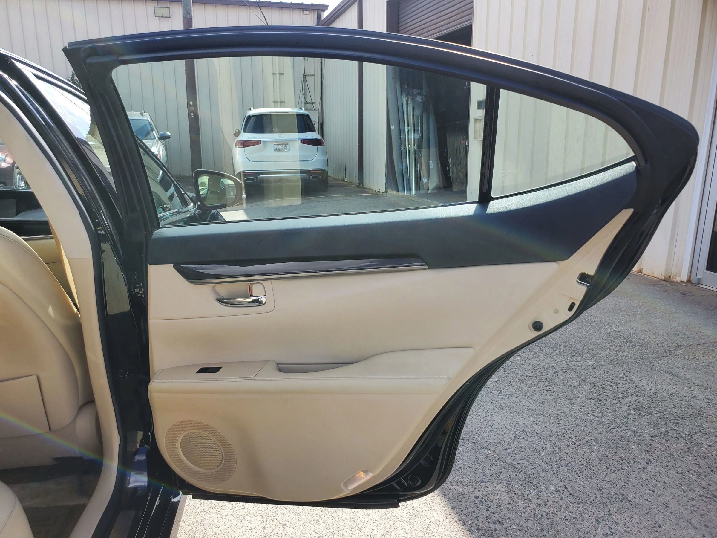 Used 2013 Lexus ES 350 w/ Luxury Pkg image 16