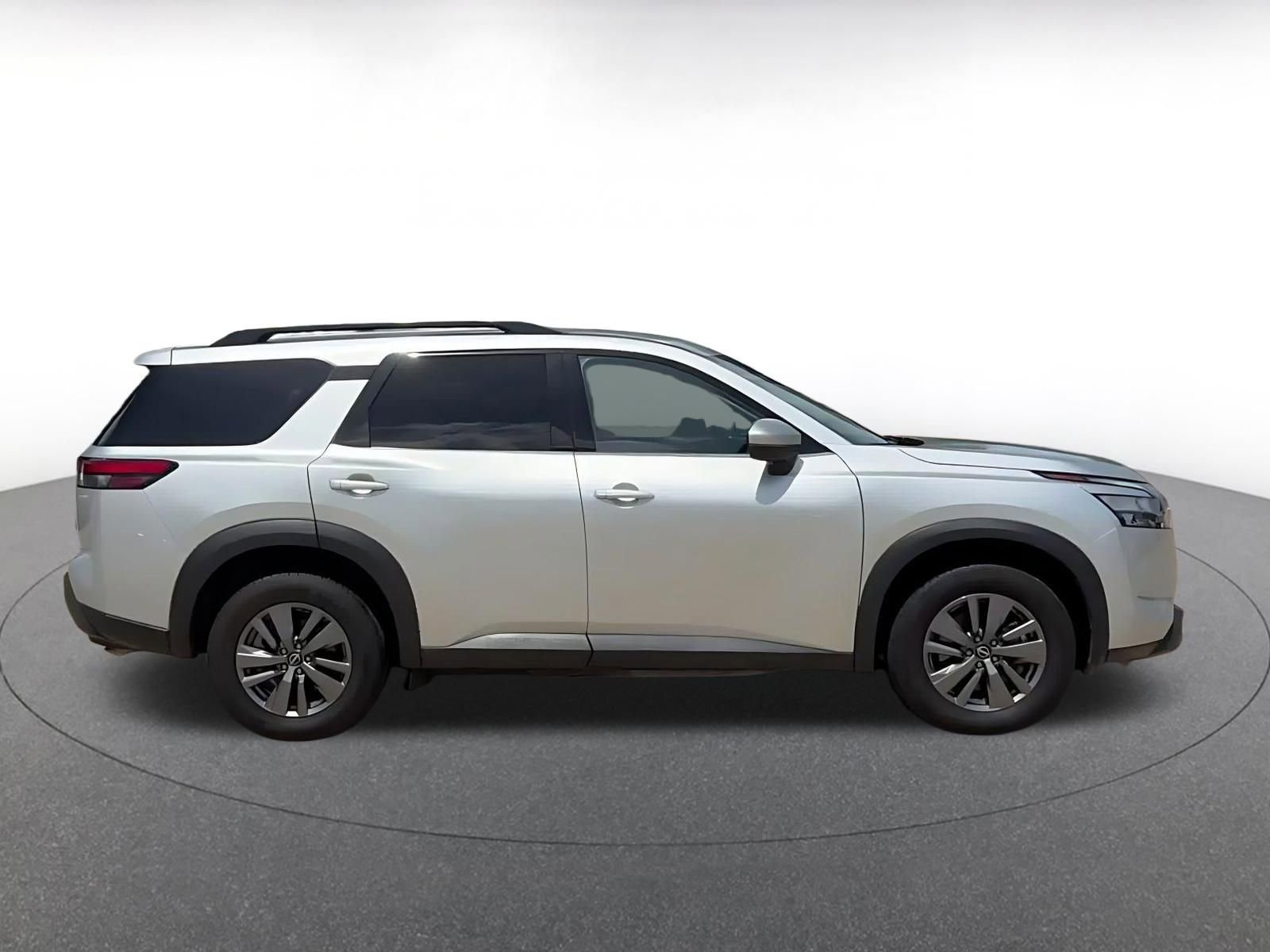 Used 2025 Nissan Pathfinder SV AWD/4WD image 16