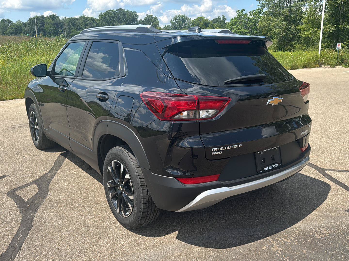 Used 2023 Chevrolet TrailBlazer LT w/ Convenience Package AWD/4WD image 3