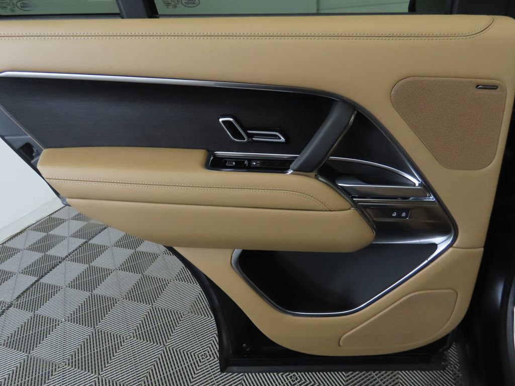 New 2025 Land Rover Range Rover SE image 28