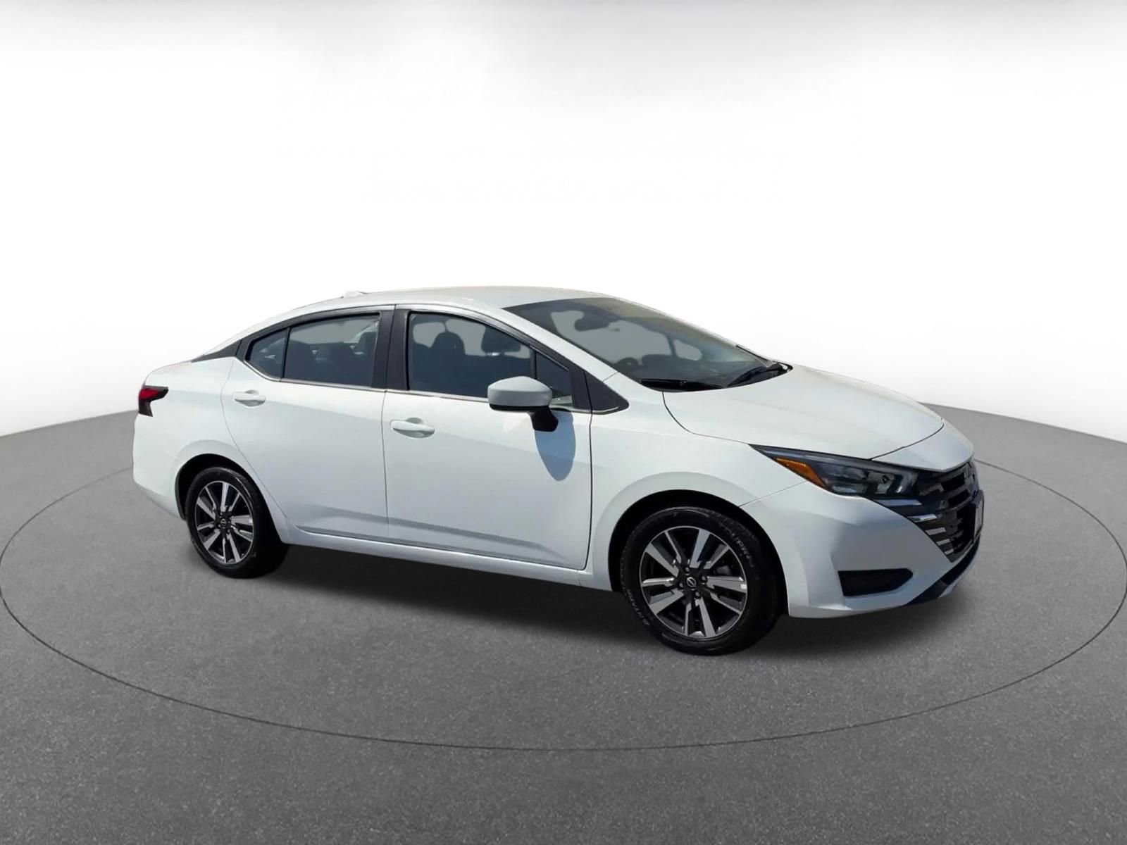 Used 2025 Nissan Versa SV image 2