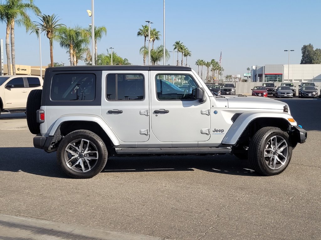 Used 2024 Jeep Wrangler Unlimited w/ Convenience Group AWD/4WD image 5