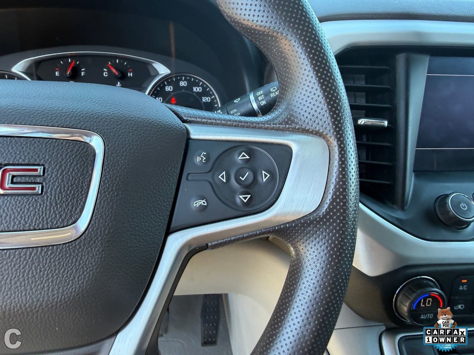 Used 2022 GMC Acadia SLE image 28