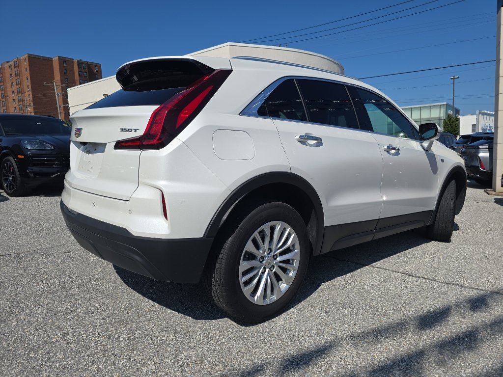 Used 2024 Cadillac XT4 Luxury w/ Cold Weather Package AWD/4WD image 4