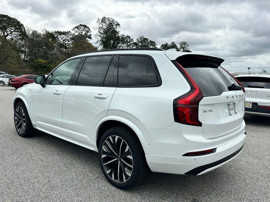 New 2026 Volvo XC90 T8 Ultra w/ Protection Package Premier AWD/4WD image 4