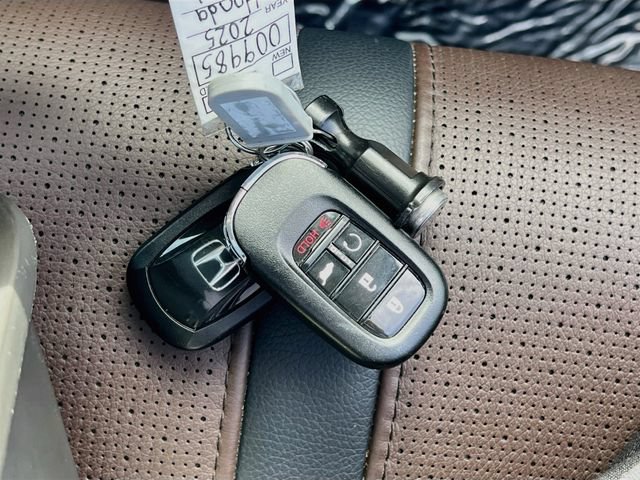Used 2025 Honda Pilot Elite image 33