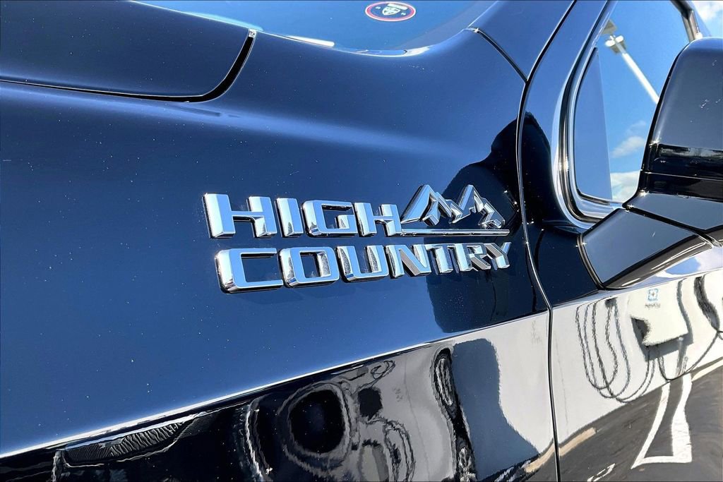 Used 2025 Chevrolet Tahoe High Country image 11