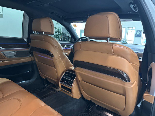 Used 2020 BMW 745e xDrive AWD/4WD image 55