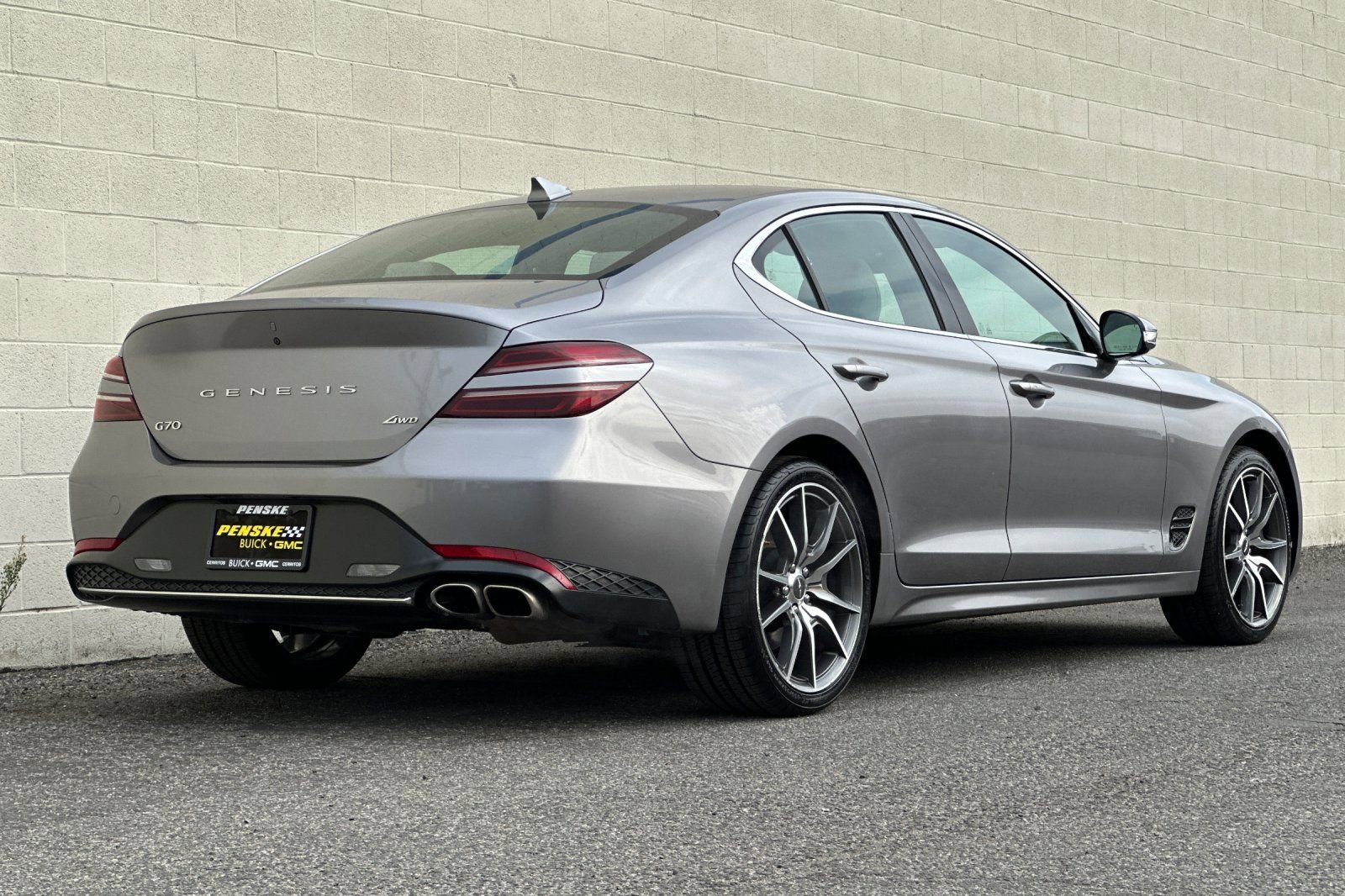 Used 2023 Genesis G70 2.0T image 4