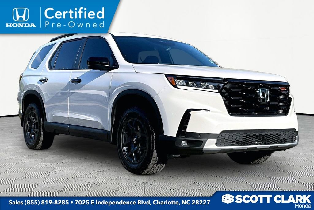 Certified 2025 Honda Pilot TrailSport image 1