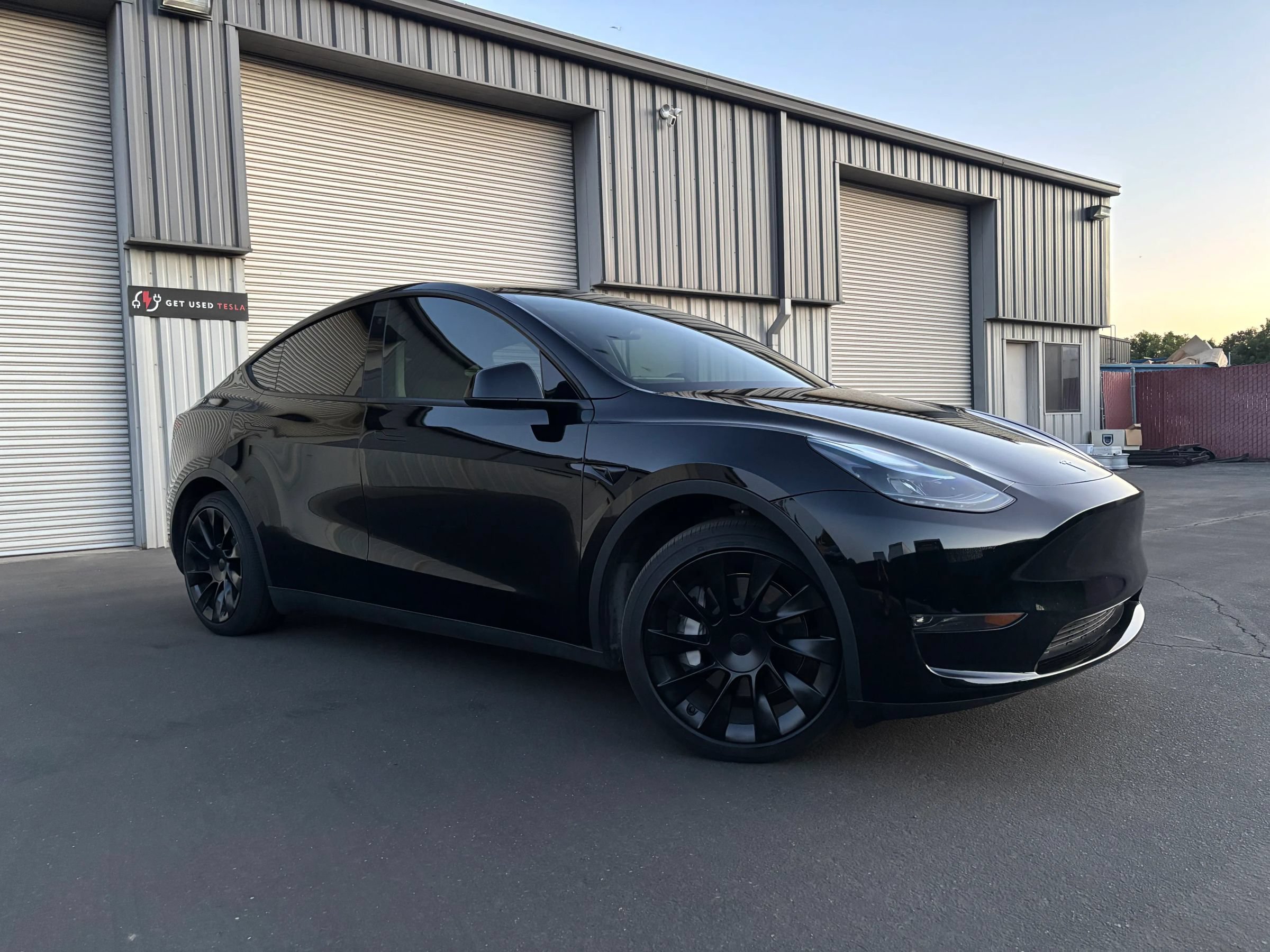 Used 2023 Tesla Model Y Long Range AWD/4WD image 2