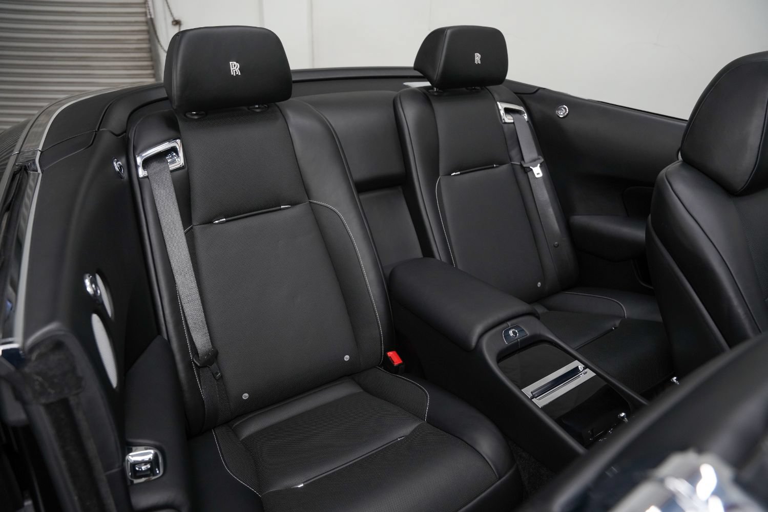 Used 2019 Rolls-Royce Dawn RWD image 30