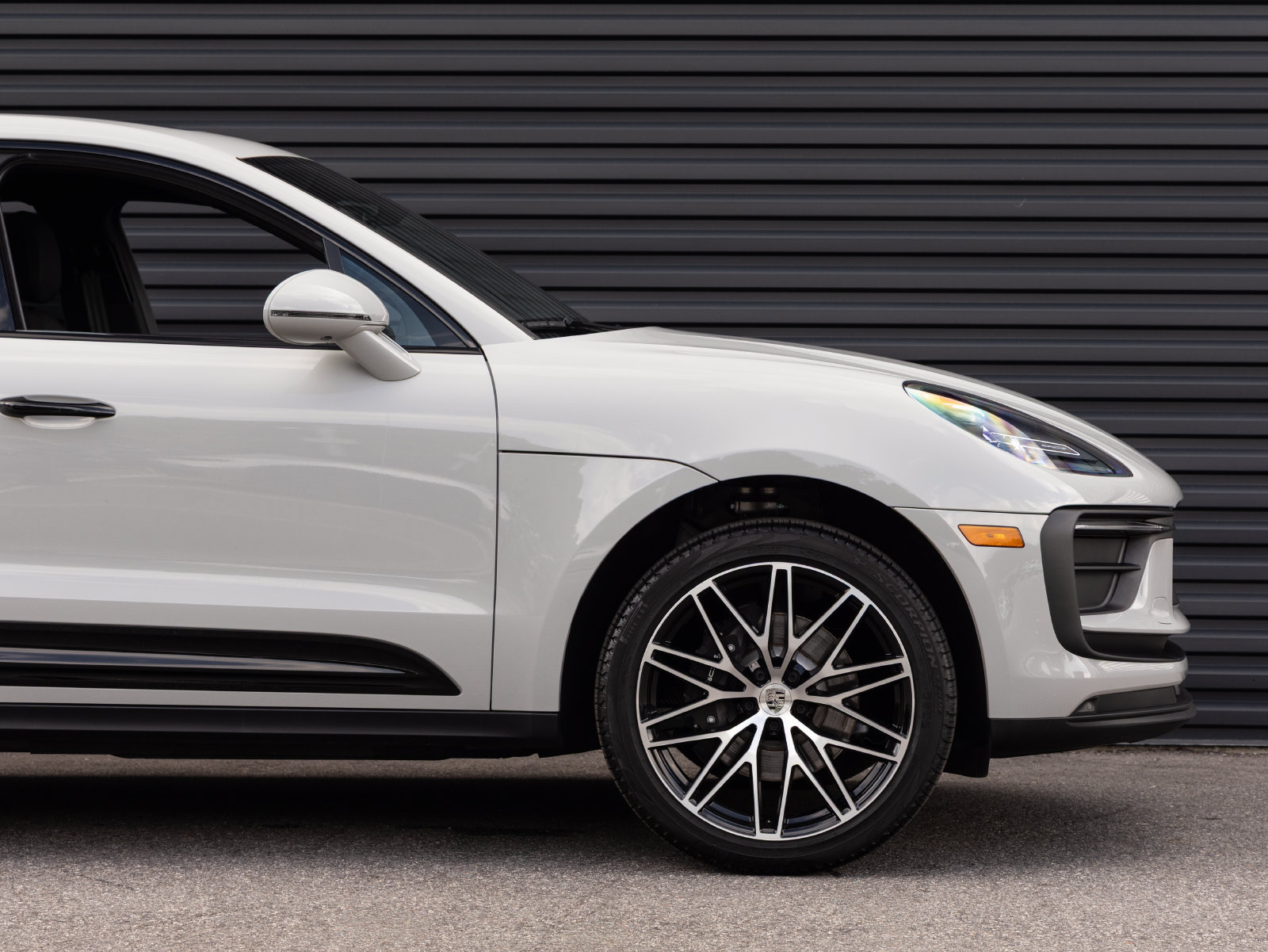 Used 2025 Porsche Macan AWD/4WD image 9