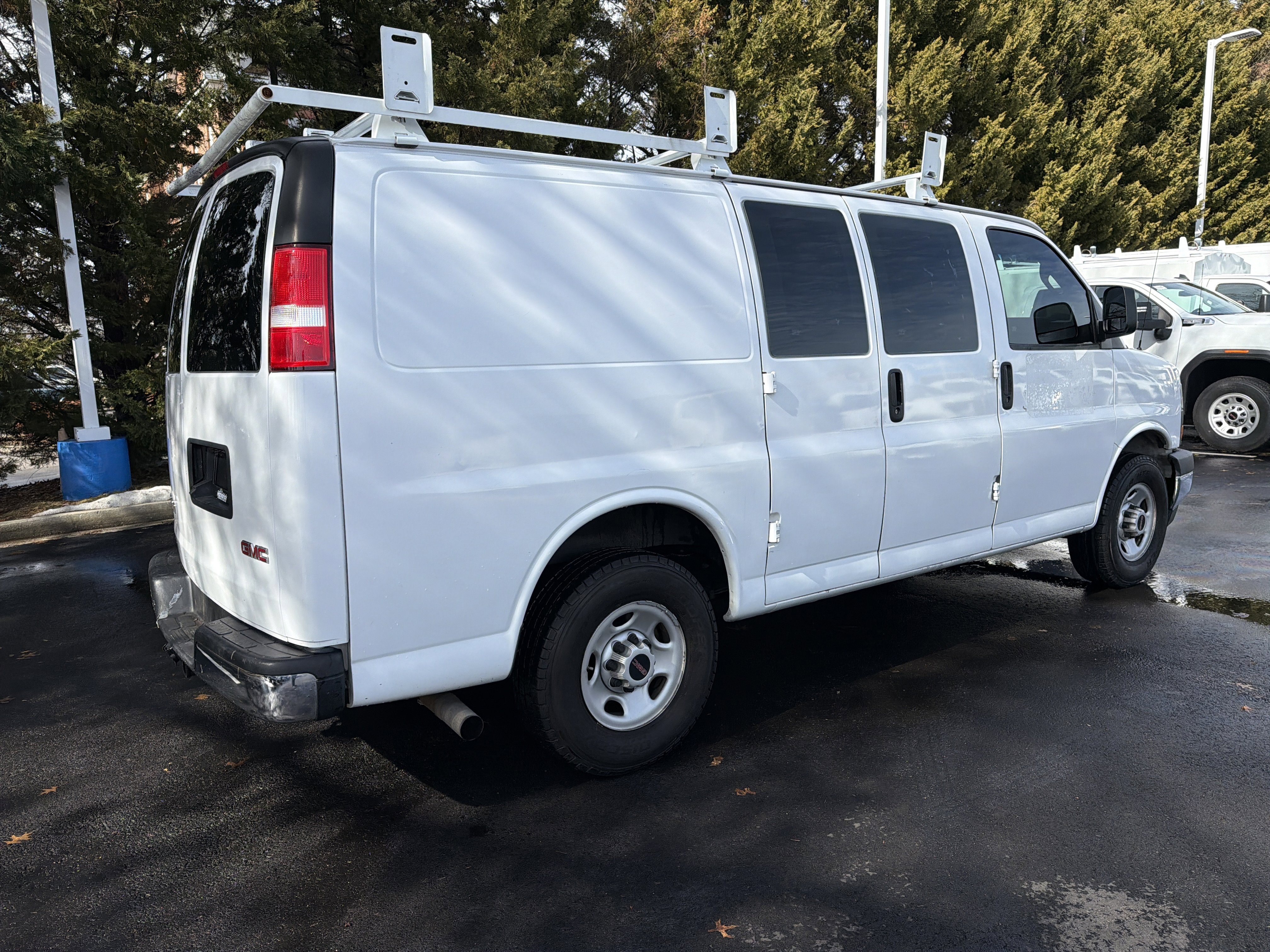 Used 2021 GMC Savana 2500 w/ Driver Convenience Package image 10