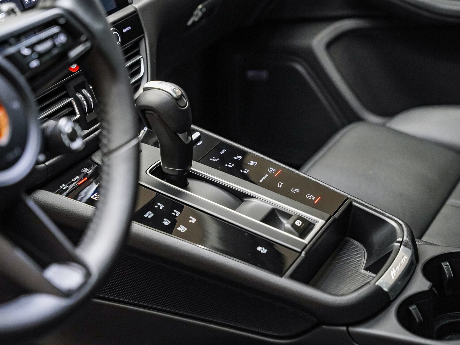 Certified 2026 Porsche Macan AWD/4WD image 24