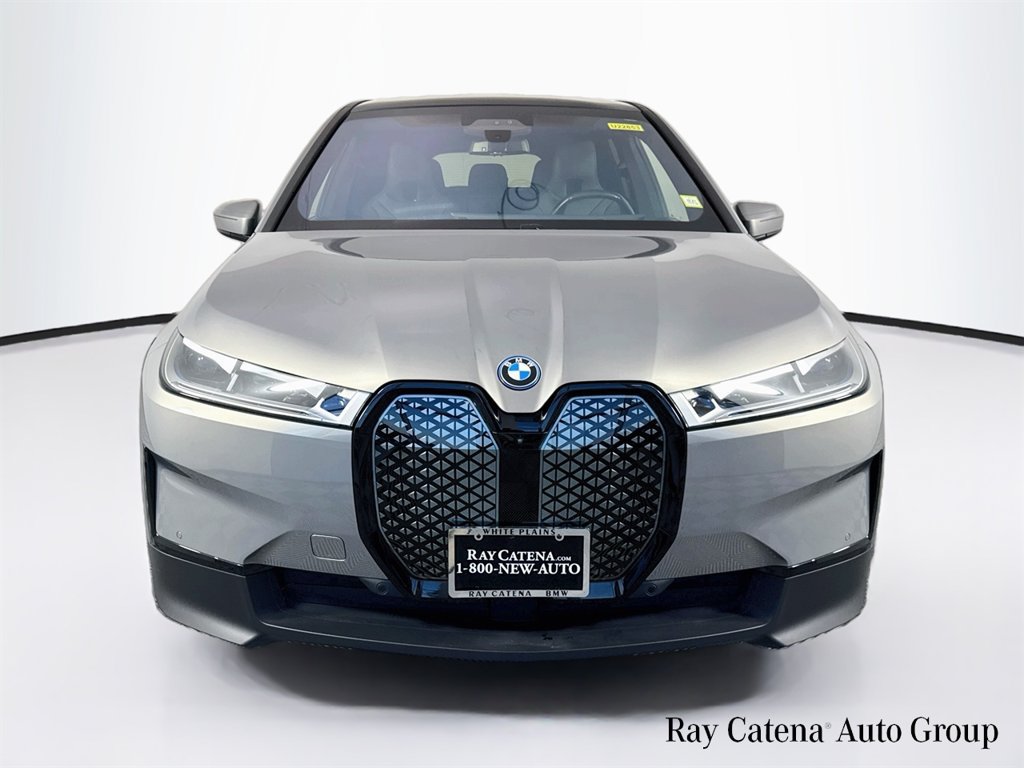 Used 2024 BMW iX xDrive50 w/ Premium Package AWD/4WD image 2
