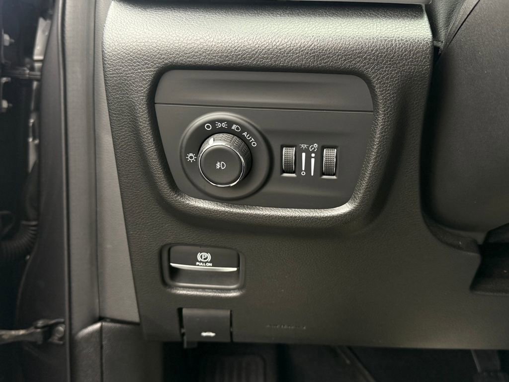 Used 2023 Jeep Grand Cherokee L Limited image 17