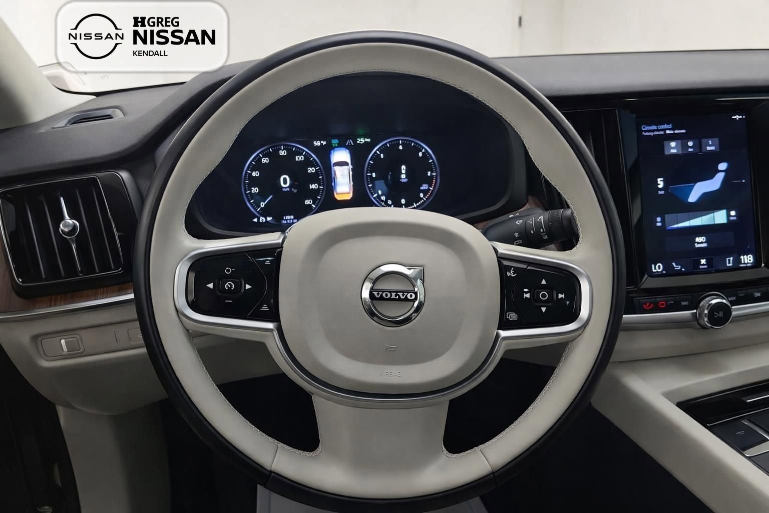Used 2022 Volvo S60 B5 Momentum w/ Premium Package FWD image 9