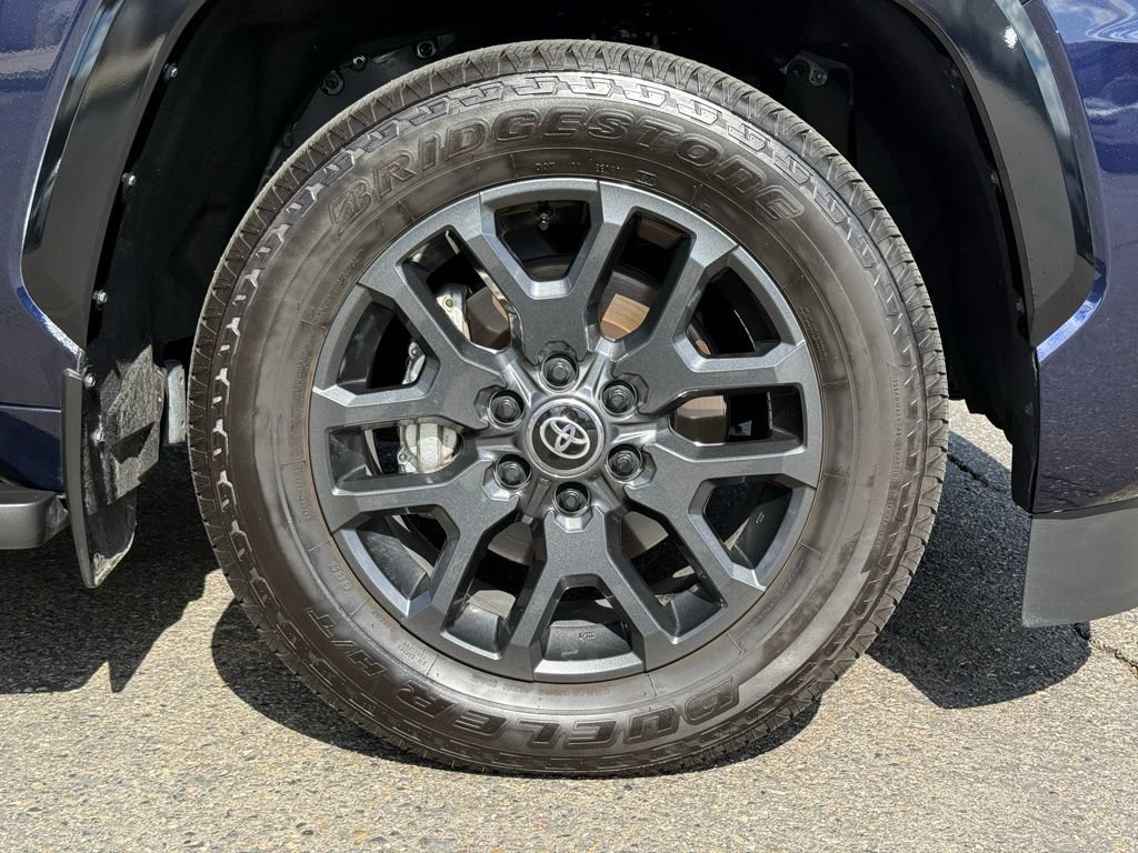 Used 2025 Toyota Sequoia Platinum AWD/4WD image 18