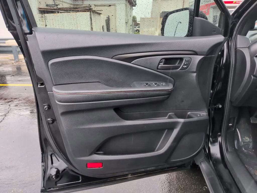 Used 2025 Honda Passport TrailSport image 17