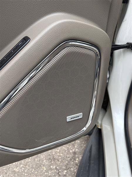 Used 2015 Chevrolet Suburban LT w/ Luxury Package AWD/4WD image 9