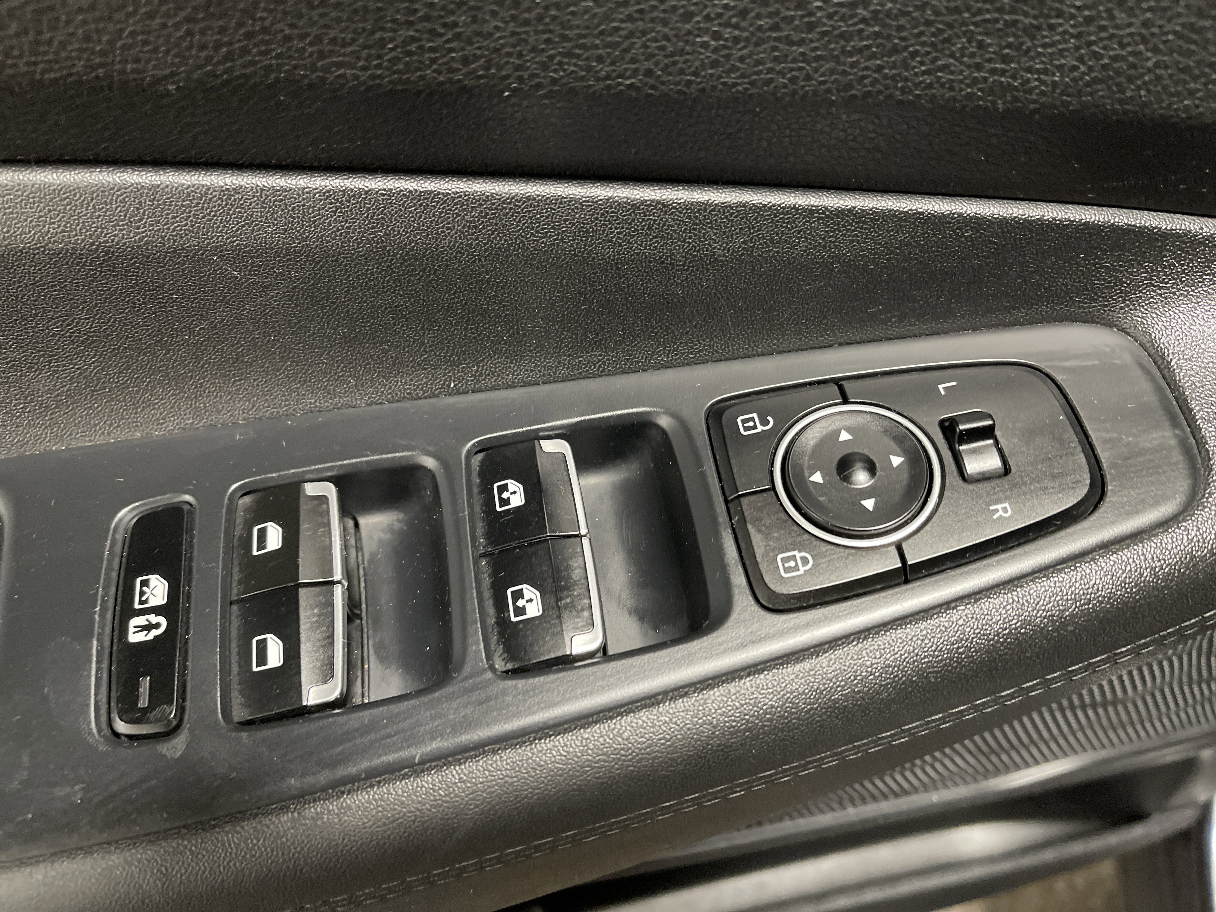 Used 2023 Hyundai Santa Fe SEL image 7