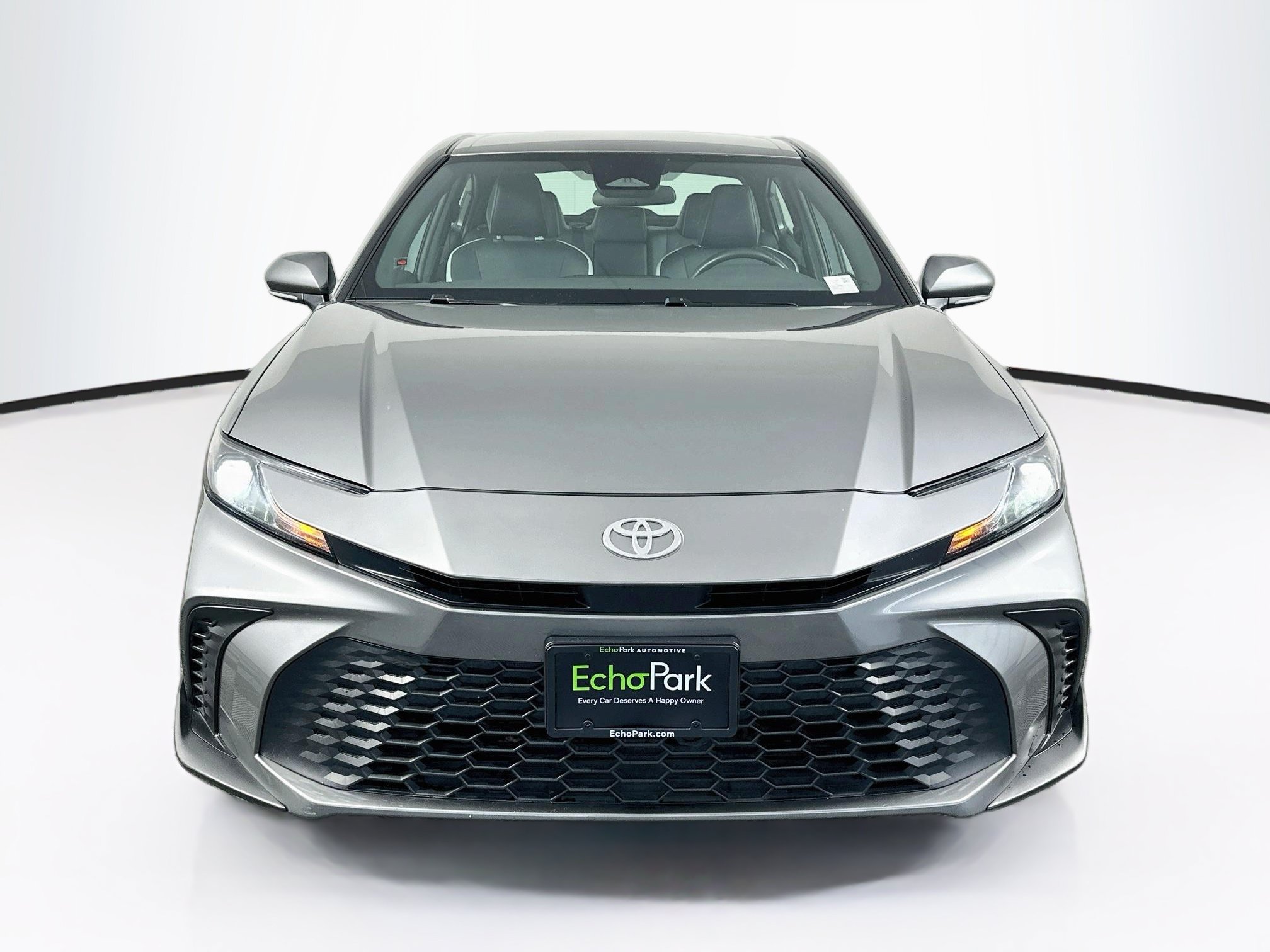 Used 2025 Toyota Camry SE FWD image 2