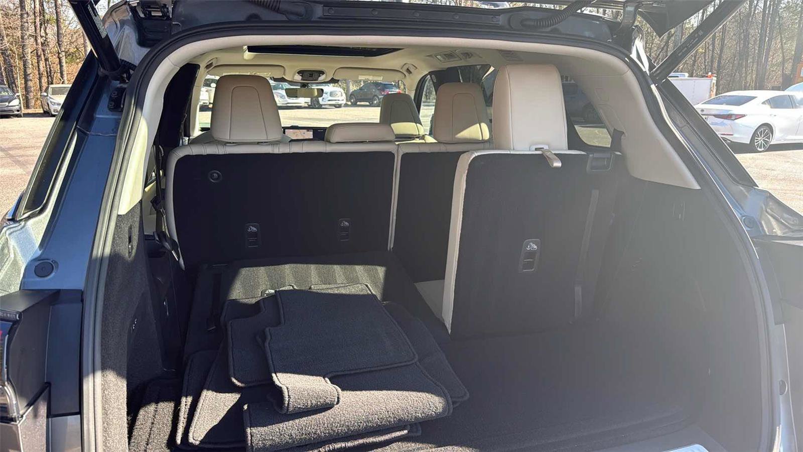 Used 2023 INFINITI QX60 Sensory w/ Cargo Package image 29