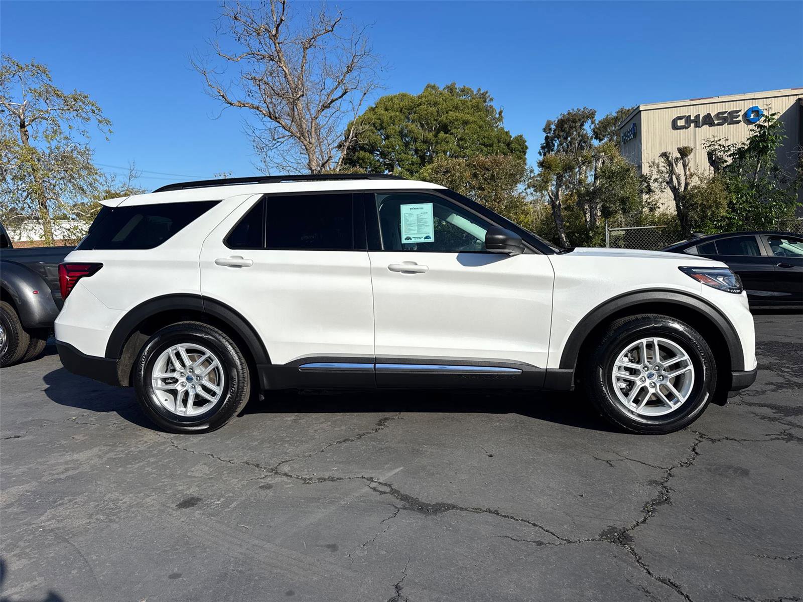 Used 2025 Ford Explorer Active image 7