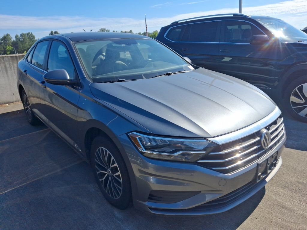 Used 2019 Volkswagen Jetta SE w/ Cold Weather Package FWD image 2