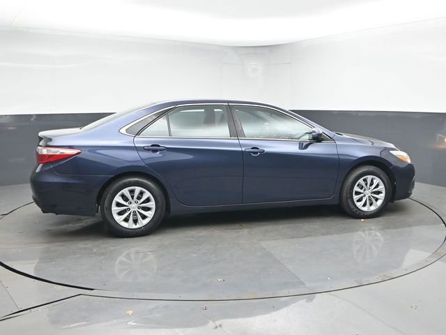 Used 2016 Toyota Camry LE image 9