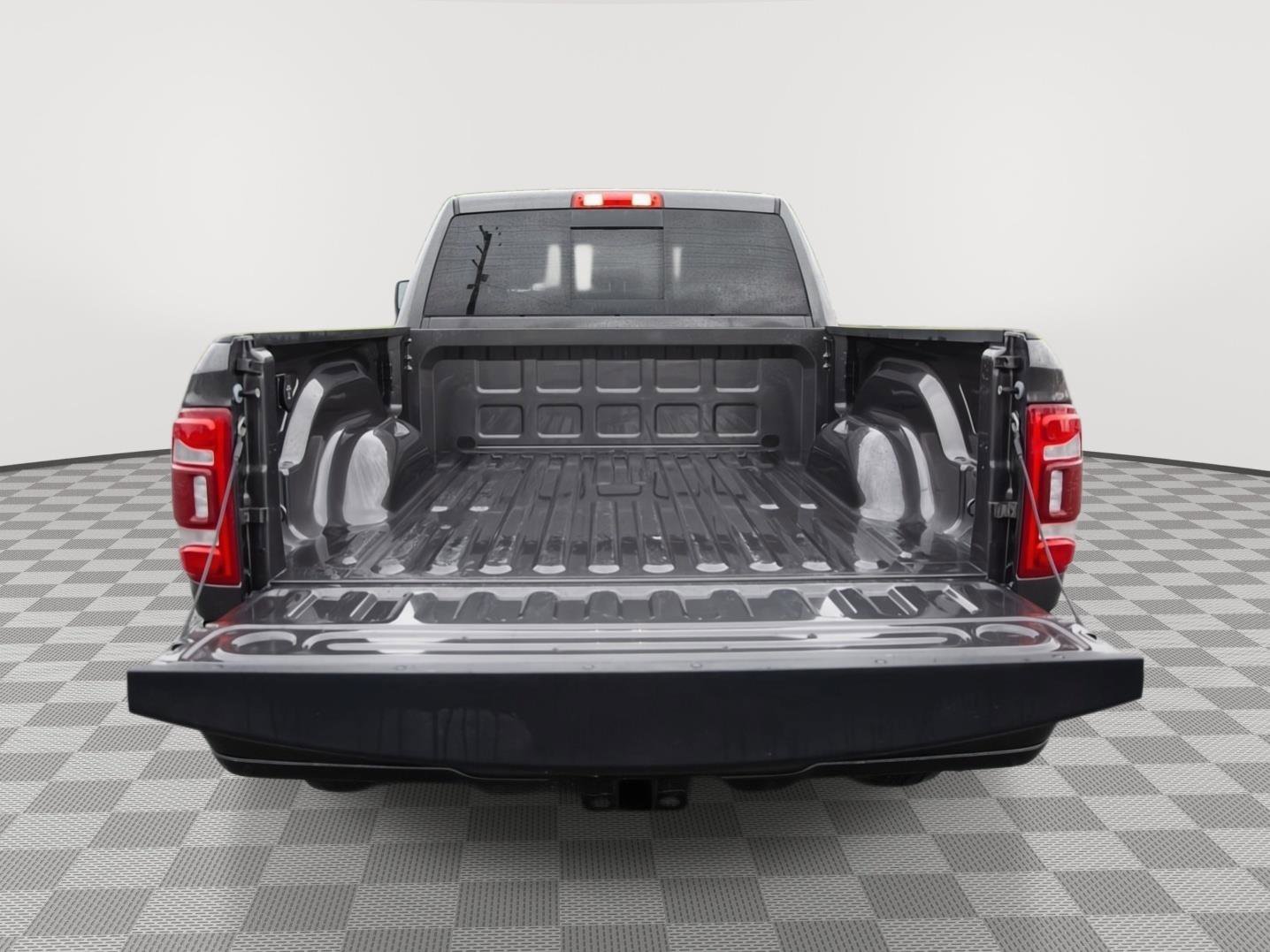Used 2024 RAM 2500 Laramie AWD/4WD image 7