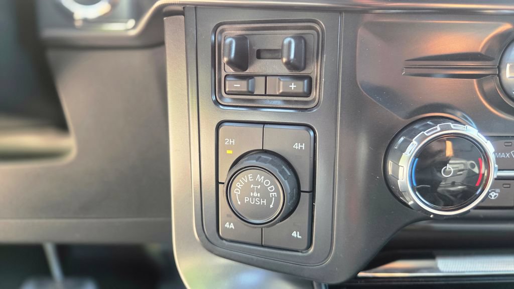 Used 2025 Ford F150 Lariat w/ Equipment Group 502A High AWD/4WD image 27