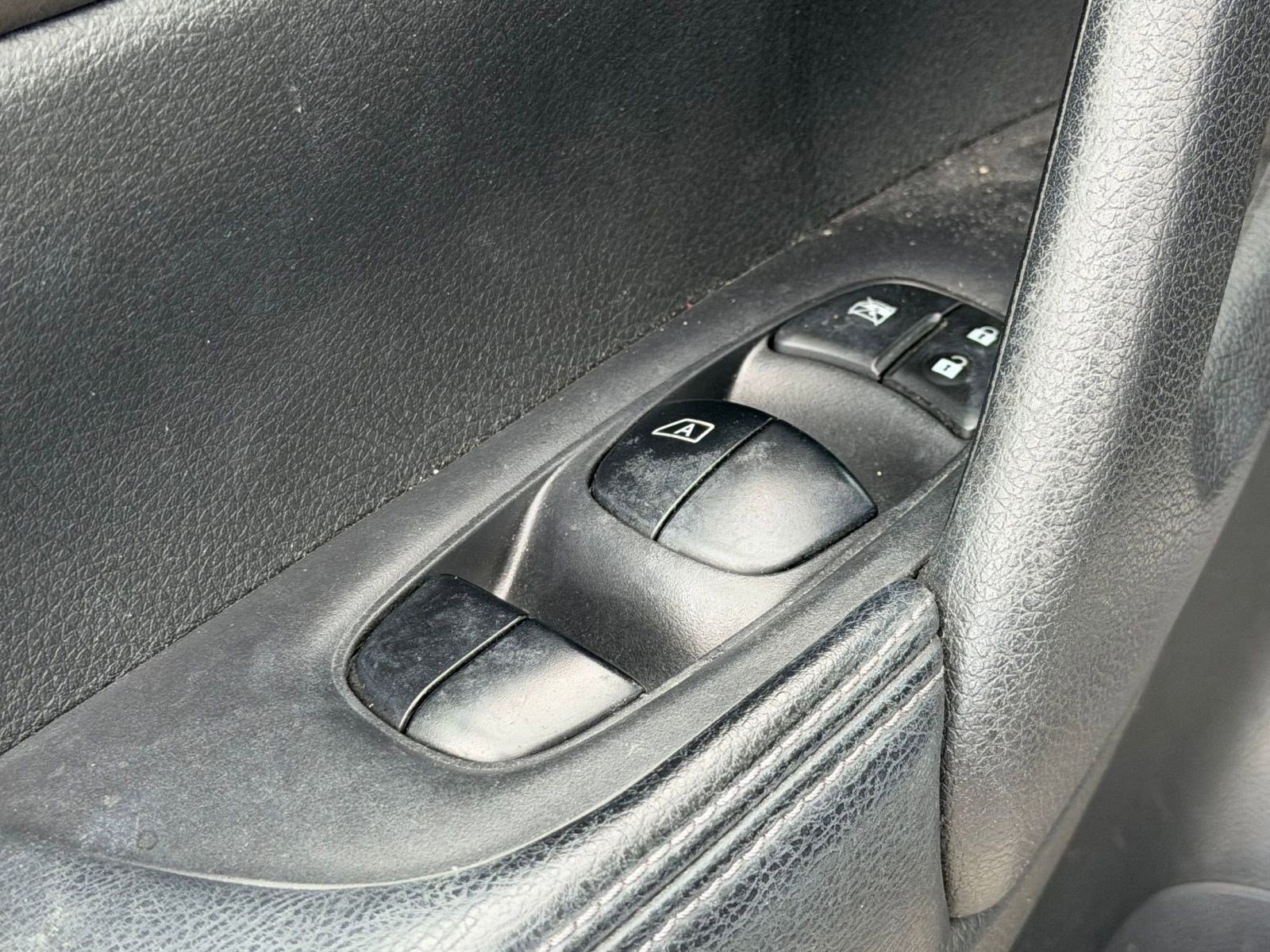 Used 2014 Nissan Rogue S image 20